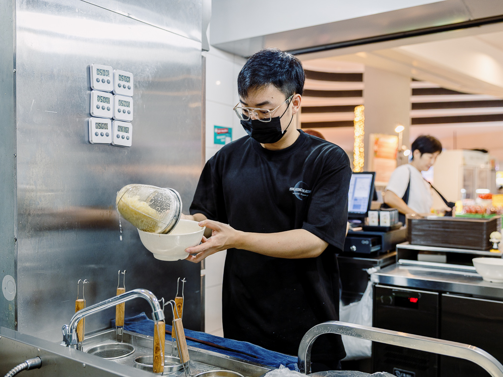 Rick preparing mazesoba at his own stall. Photo: Ravin Thiruchelvam/HungryGoWhere menya horikawa