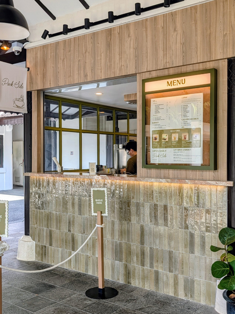 Park Side’s takeaway window, where it serves drinks (such as coffee, tea, juices, and slushies) and soft-serve. Photo: Zawani Abdul Ghani/HungryGoWhere park side singapore botanic gardens