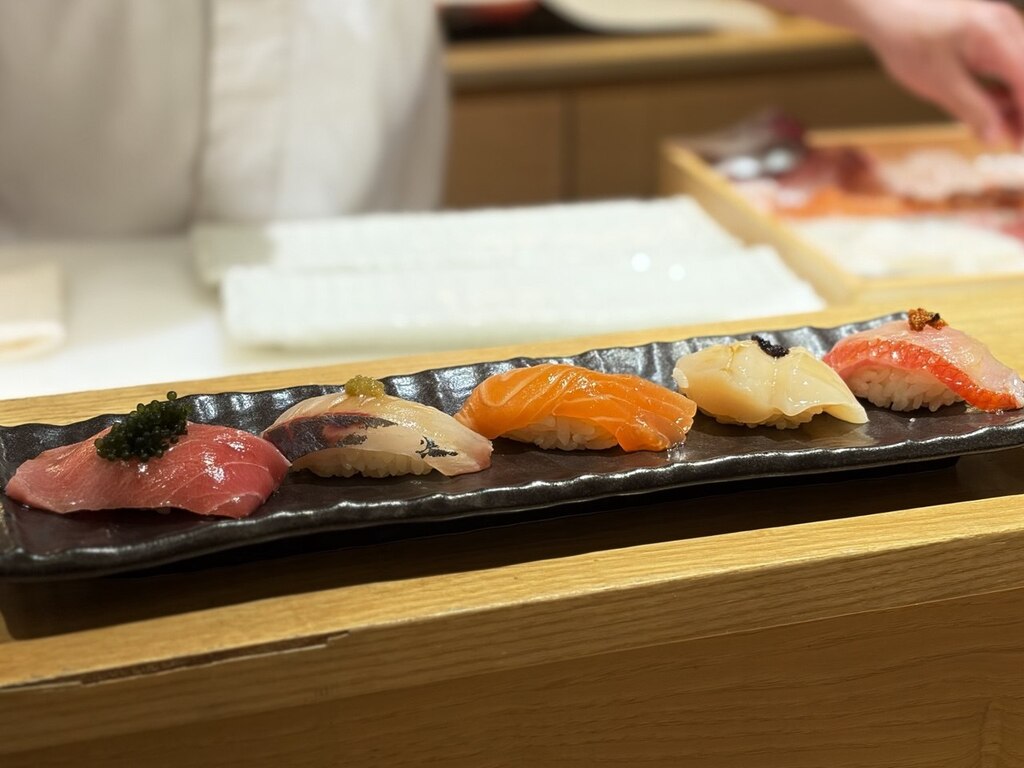From left to right: Chutoro (medium-fatty belly tuna), salmon belly, scallop hotate, kinmedai (deep-sea white fish). Photo: Shannon Ong/HungryGoWhere haku sushi