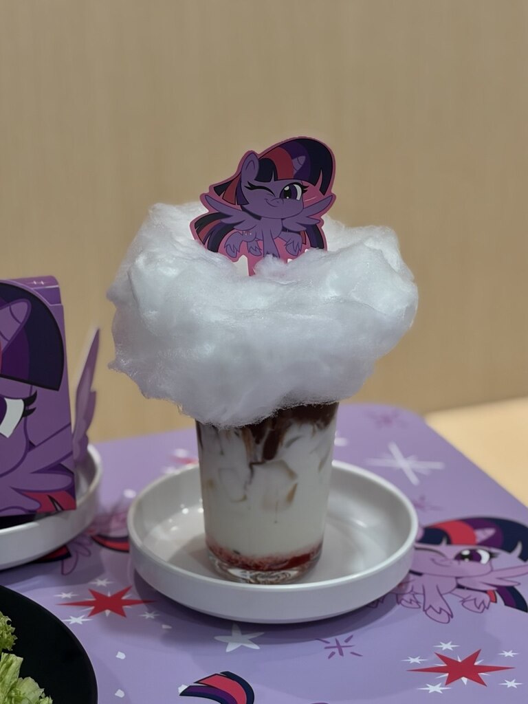 Fluffy Cloud iced chocolate with strawberry sauce. Photo: Shannon Ong/HungryGoWhere wong fu fu my little pony pop-up