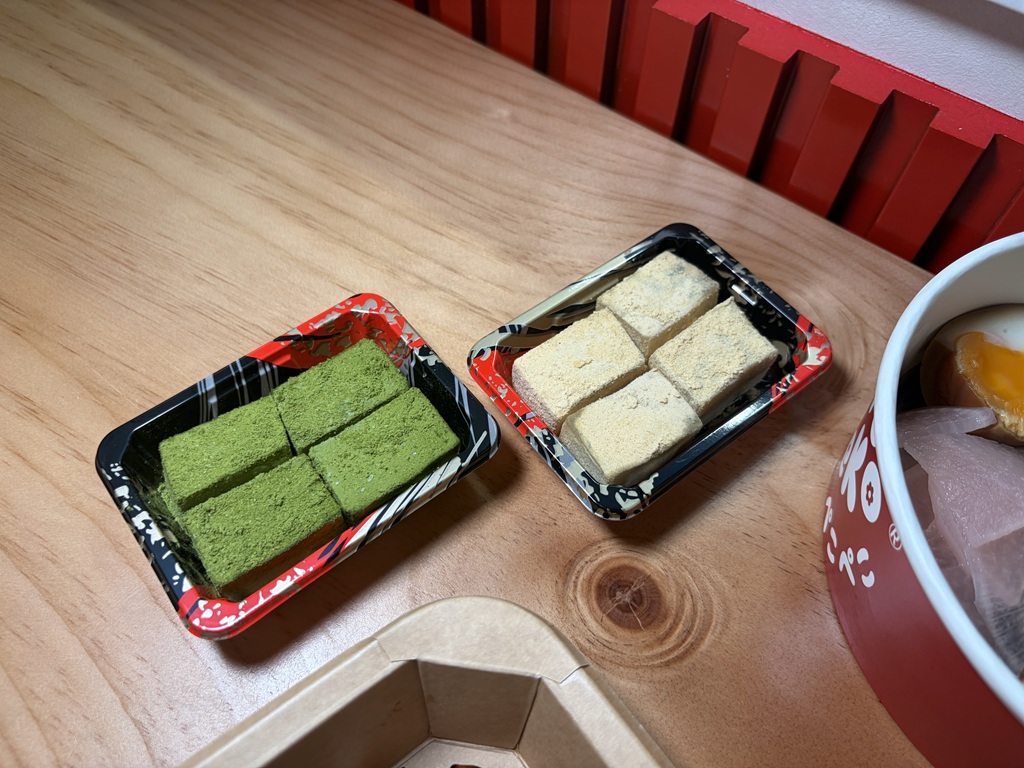 From left to right: Peko Peko’s matcha warabimochi and kinako warabimochi. Photo: Rebecca Wong/HungryGoWhere peko peko