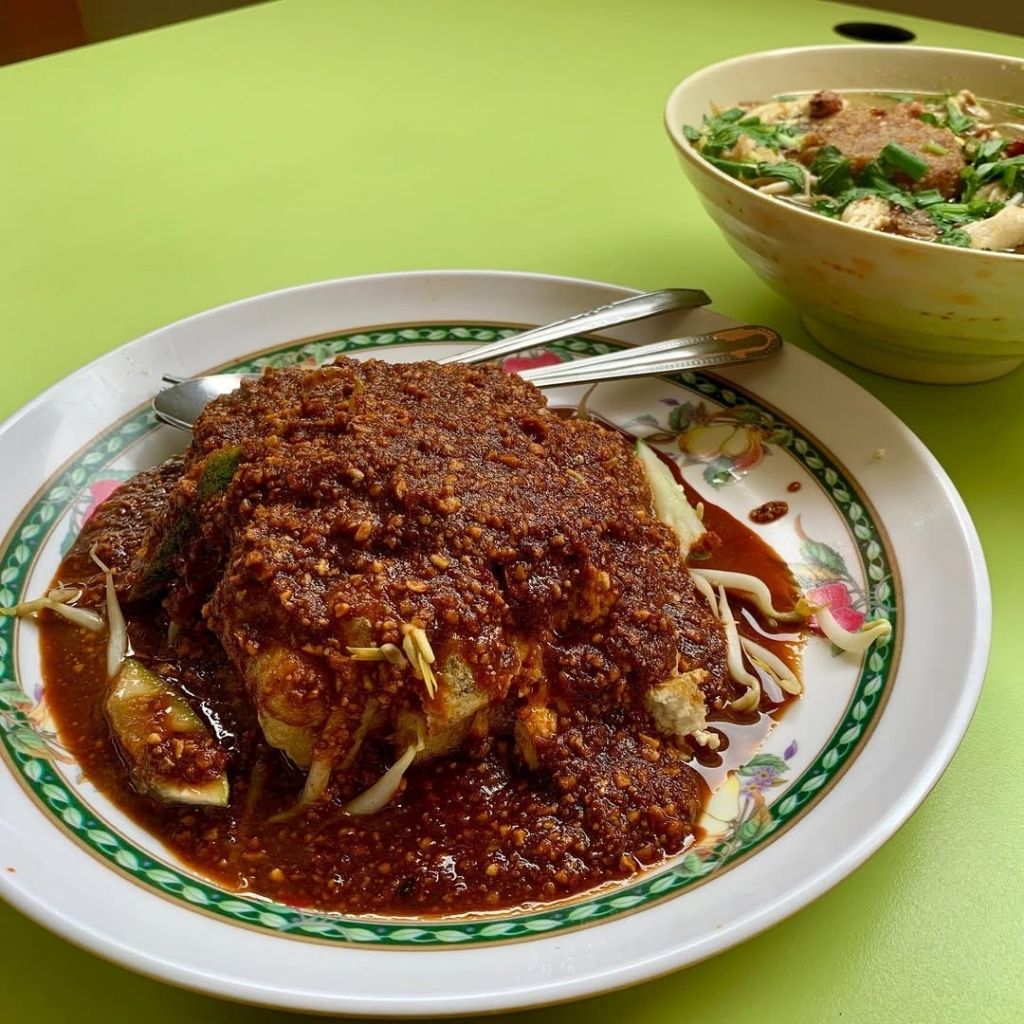The tahu goreng at Wedang. Photo: @gregsbigeats/Instagram golden mile food centre