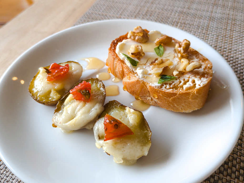 The appetisers are small warm-up bites to keep your hands busy. Photo: Gary Lim/HungryGoWhere 42 Pasta Thomson Plaza