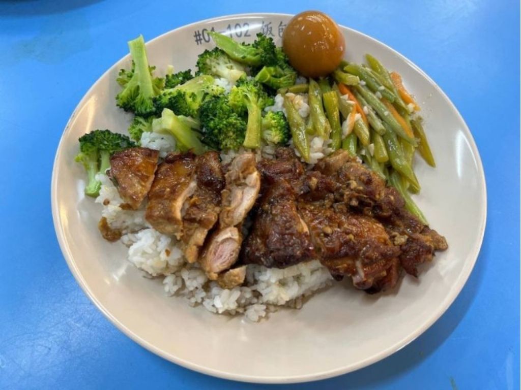 Generous portions of chicken thighs are given with the set meal. Photo: Shannon Yap/HungryGoWhere golden mile food centre