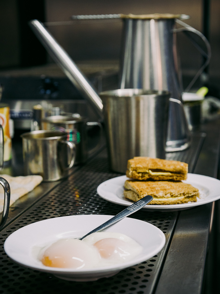 This stall has more up its sleeve than the usual kopi, toast and eggs. Photo: Ravin Thiruchelvam/HungryGoWhere the daily sip