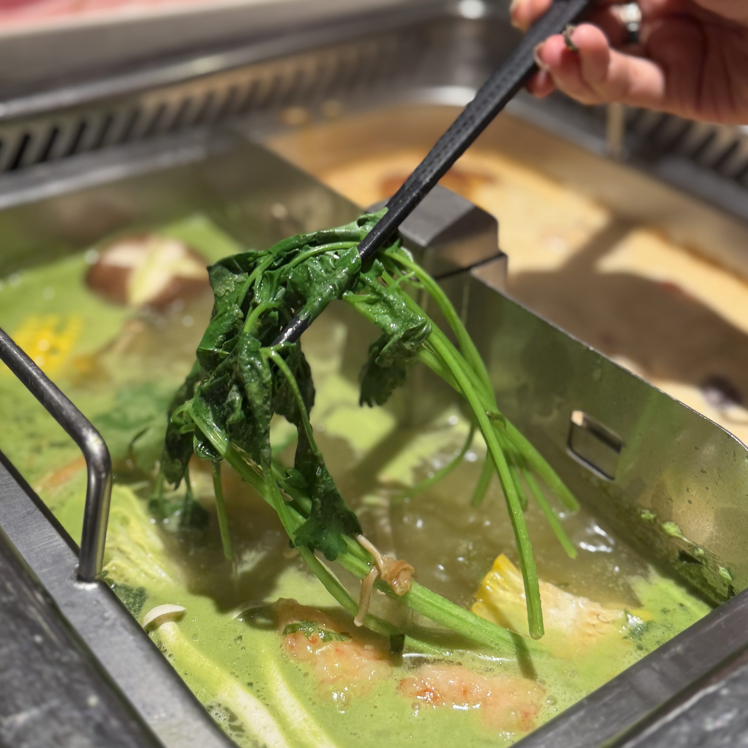 Photo: Jasmine Ng/HungryGoWhere haidilao-singapore-coriander