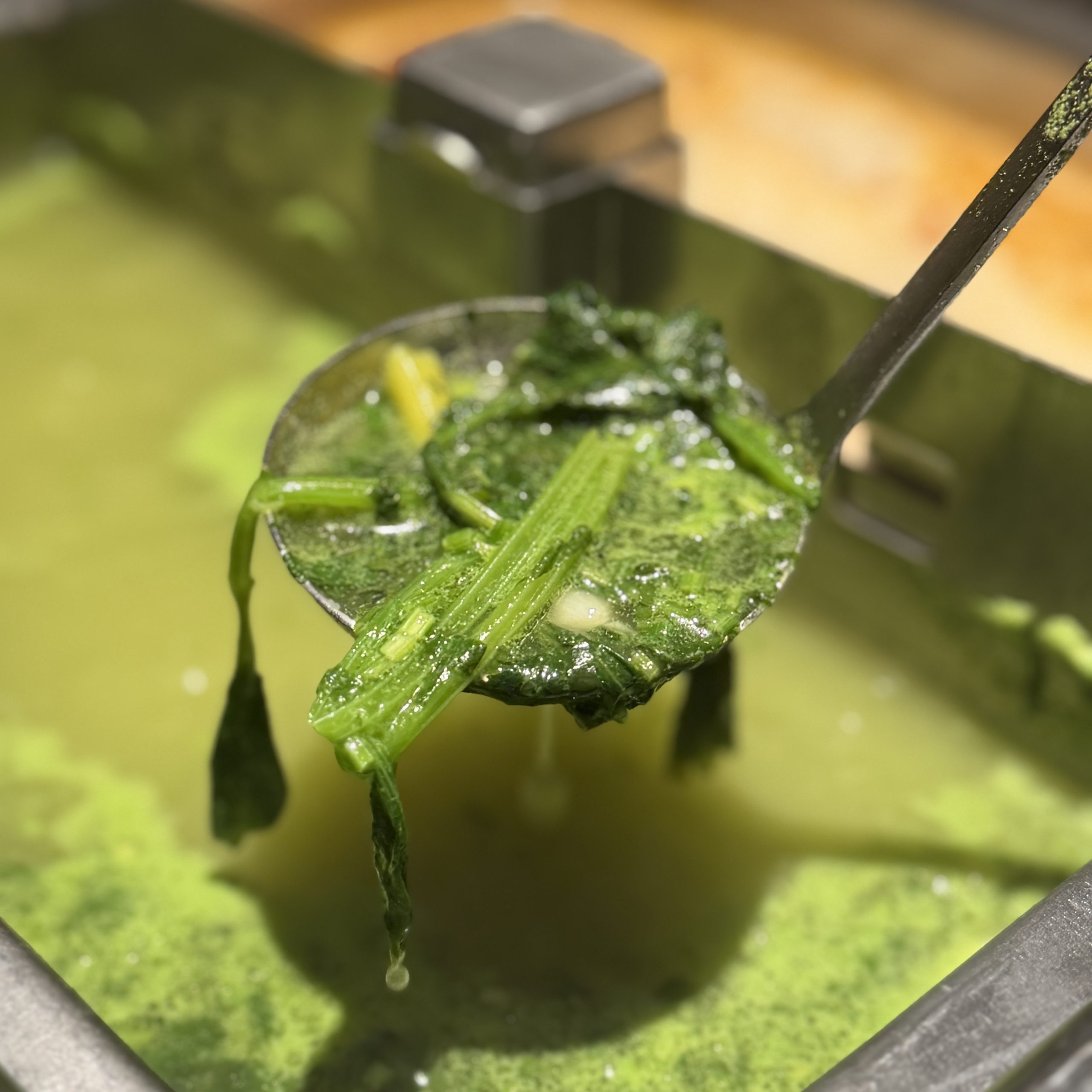 Photo: Jasmine Ng/HungryGoWhere haidilao-singapore-coriander
