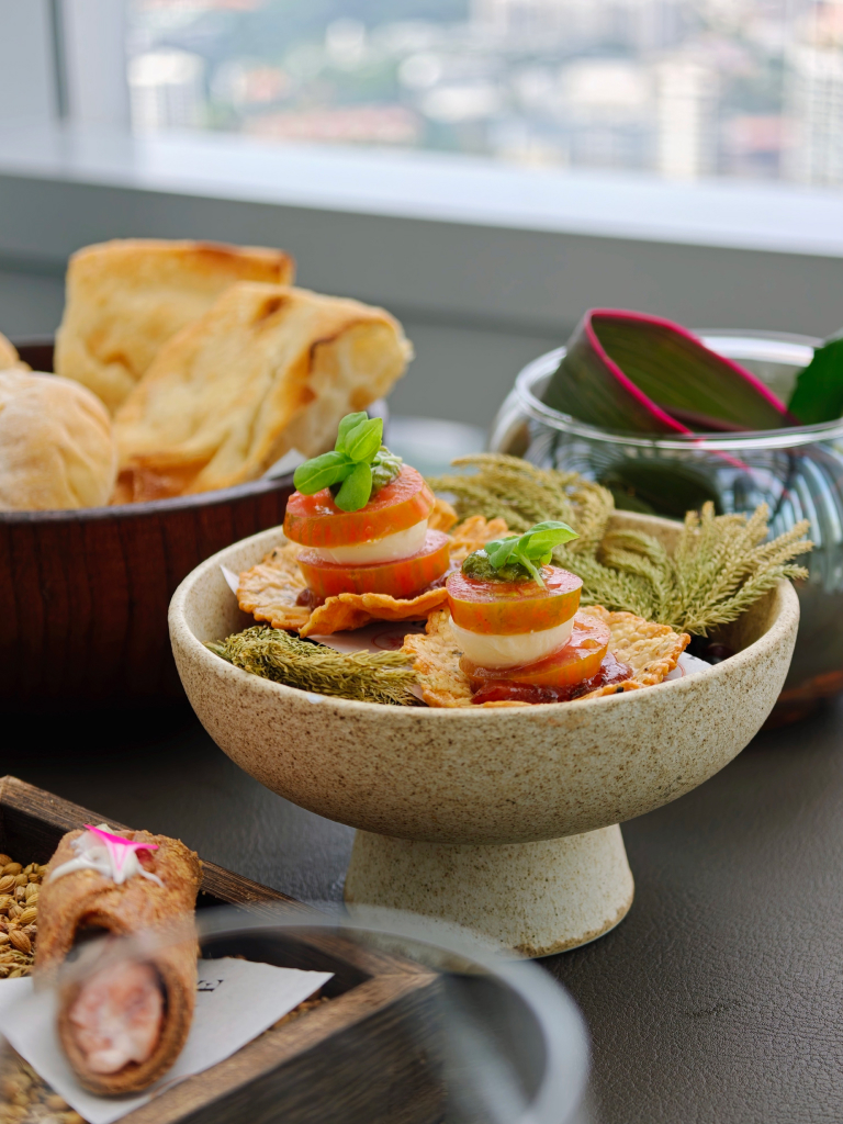 Heirloom tomatoes & mozzarella. Photo: Zawani Abdul Ghani/HungryGoWhere Fire @ 1-Atico lunch set