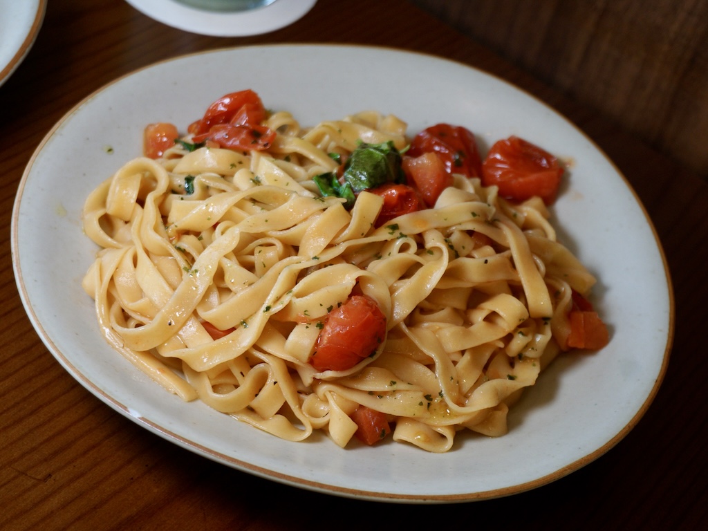 A pasta dish where the ingredients speak for themselves. Photo: Hannah Tan/HungryGoWhere merle & co