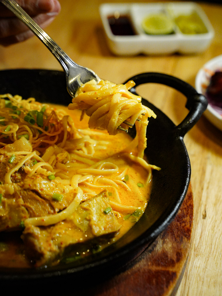 Remember to order the khao soi from the kitchen. Photo: Evan Mua/HungryGoWhere bangkok jam