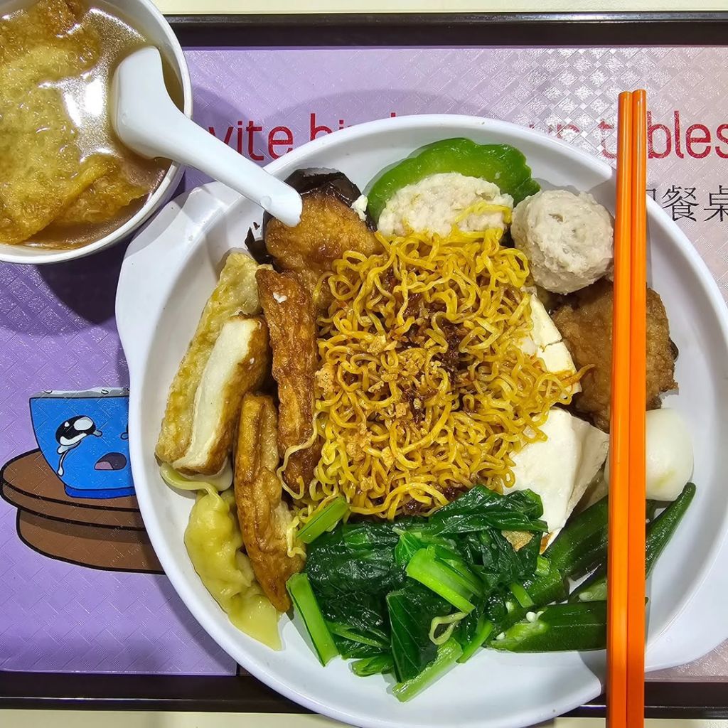 Noodles with yong tau foo. Photo: @kingfoodylog/Instagram Holland Drive Food Centre