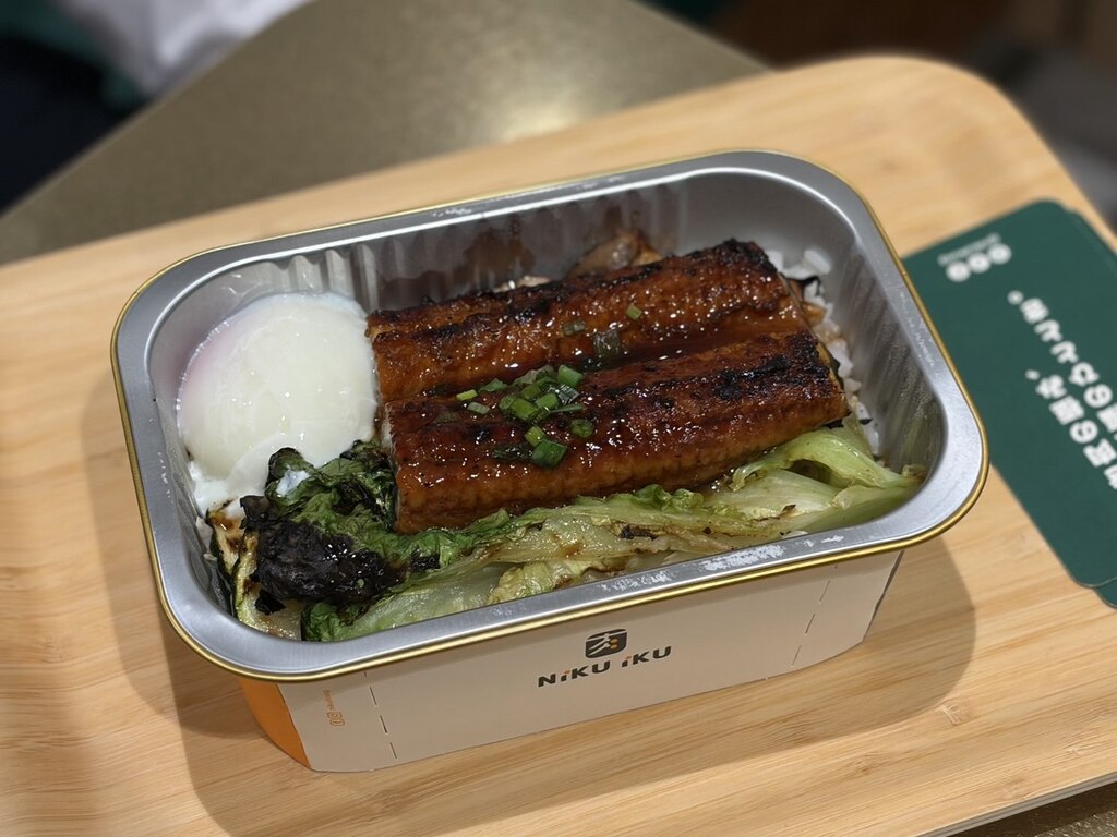 Yakiniku unagi with baby romaine and sous vide egg. Photo: Shannon Ong/HungryGoWhere Niku Iku new dine-in concept
