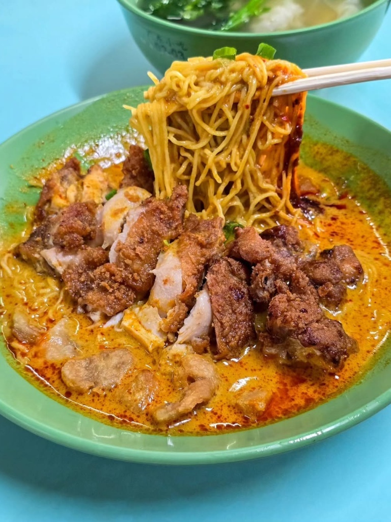 Photo: @mightyfoodie/Instagram hong lim market & food centre