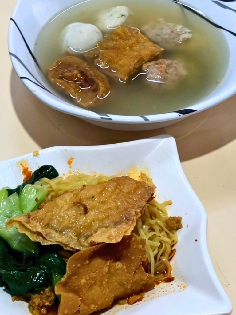 Photo: Shannon Yap/HungryGoWhere Holland Drive Food Centre