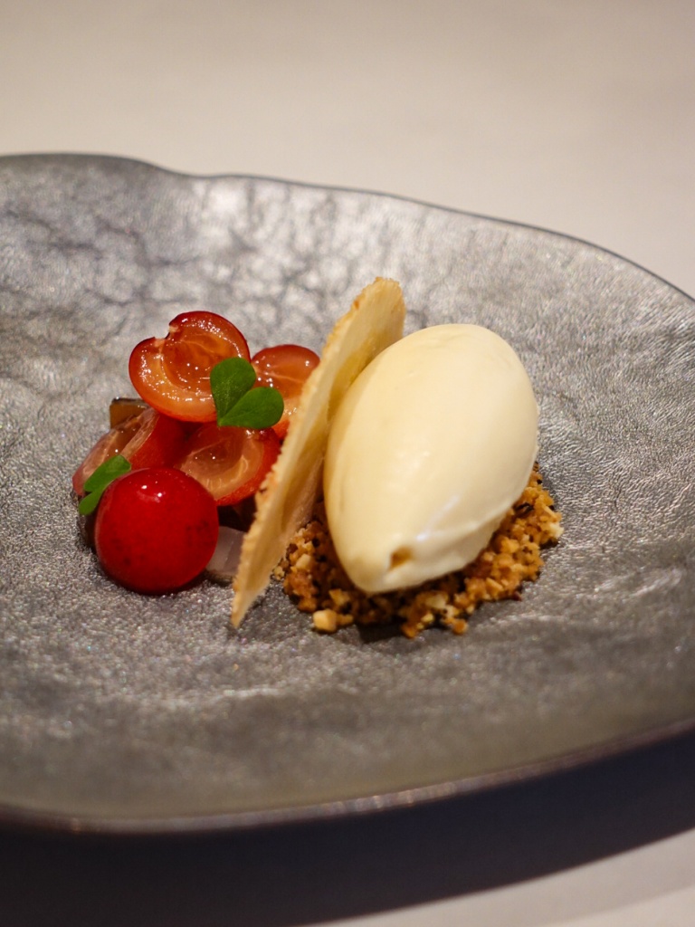 This supplementary dessert is more “mainstream” but still enjoyable, made with the less commonly seen gula apong. Photo: Sarah Chua/HungryGoWhere Asin Singapore