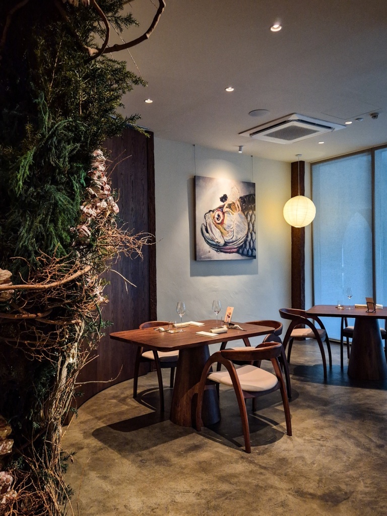 Apart from the curved 10-seater, there are a few more intimate seating arrangements at the corners of the space. Photo: Sarah Chua/HungryGoWhere Asin Singapore
