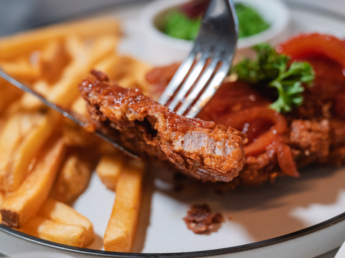 The Hainanese pork chop is one of Seng House’s signatures. Photo: Abdul Rahim Anwar/HungryGoWhere Gu Zao Ren Taiwan Porridge Seng House