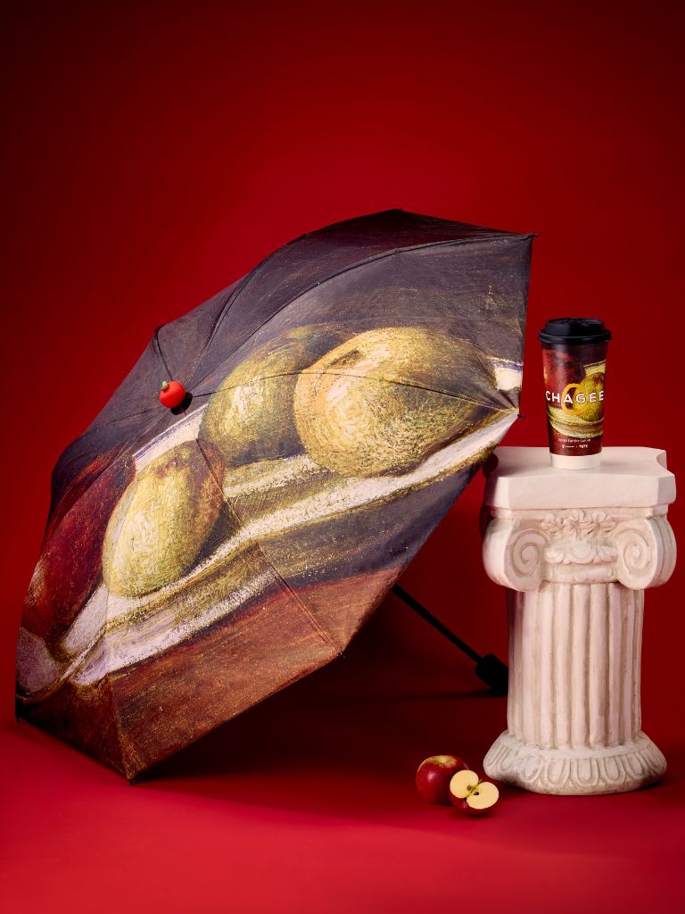 Apple Edition umbrella. Photo: Chagee Chagee | Tate