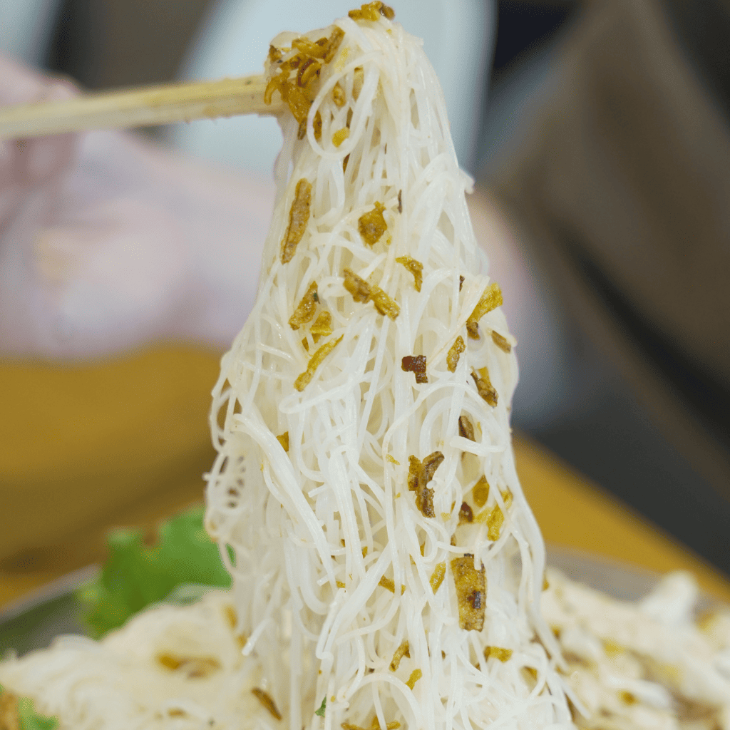 A generous serving of spicy fried shallots atop the noodles. Photo: Ewan Lim/HungryGoWhere emily chicken noodle grab singapore
