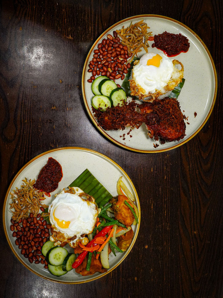 The Michelin inspectors approve of this nasi lemak. Photo: Evan Mua/HungryGoWhere kitchenman nasi lemak