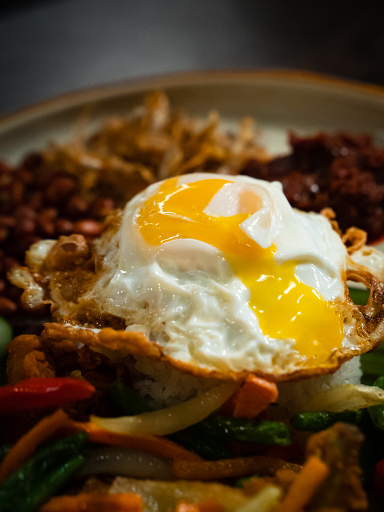 The fried egg and the coconut rice were sublime. Photo: Evan Mua/HungryGoWhere kitchenman nasi lemak