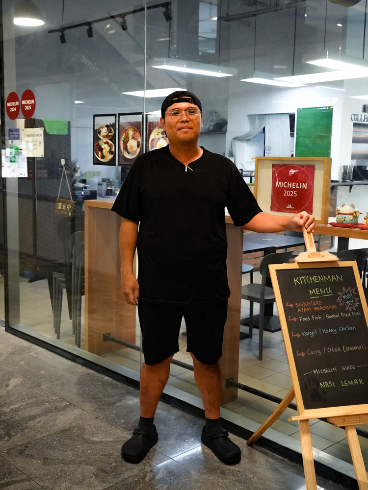 Photo: Evan Mua/HungryGoWhere kitchenman nasi lemak