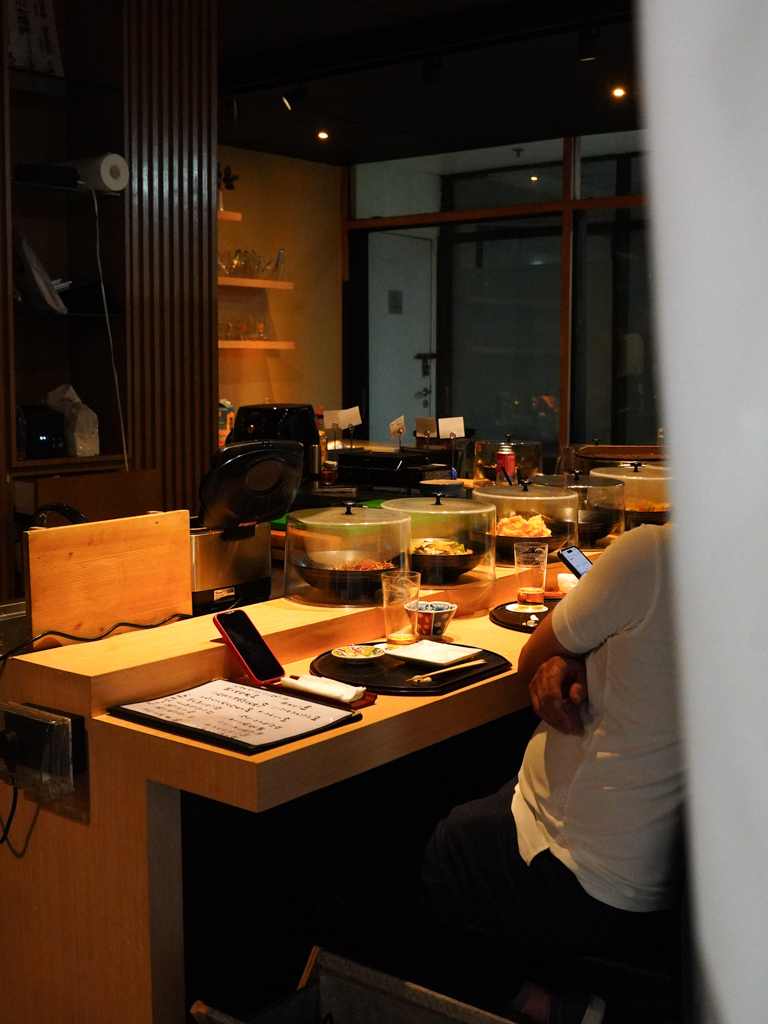 The dishes are lined up on the counter, so you can just point and order! Photo: Evan Mua/HungryGoWhere komachi orchard plaza