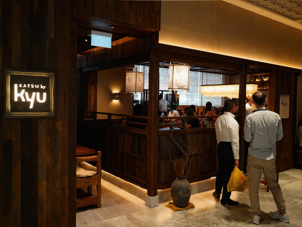 There’s already a queue during lunch. Photo: Evan Mua/HungryGoWhere katsu by kyu