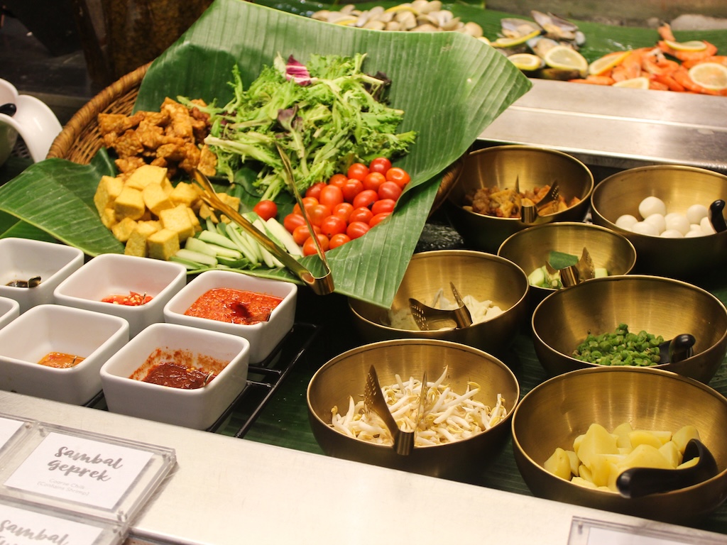 Some DIY stations include kueh pie tee and gado gado. Photo: Angeline Ang/HungryGoWhere permata singapore