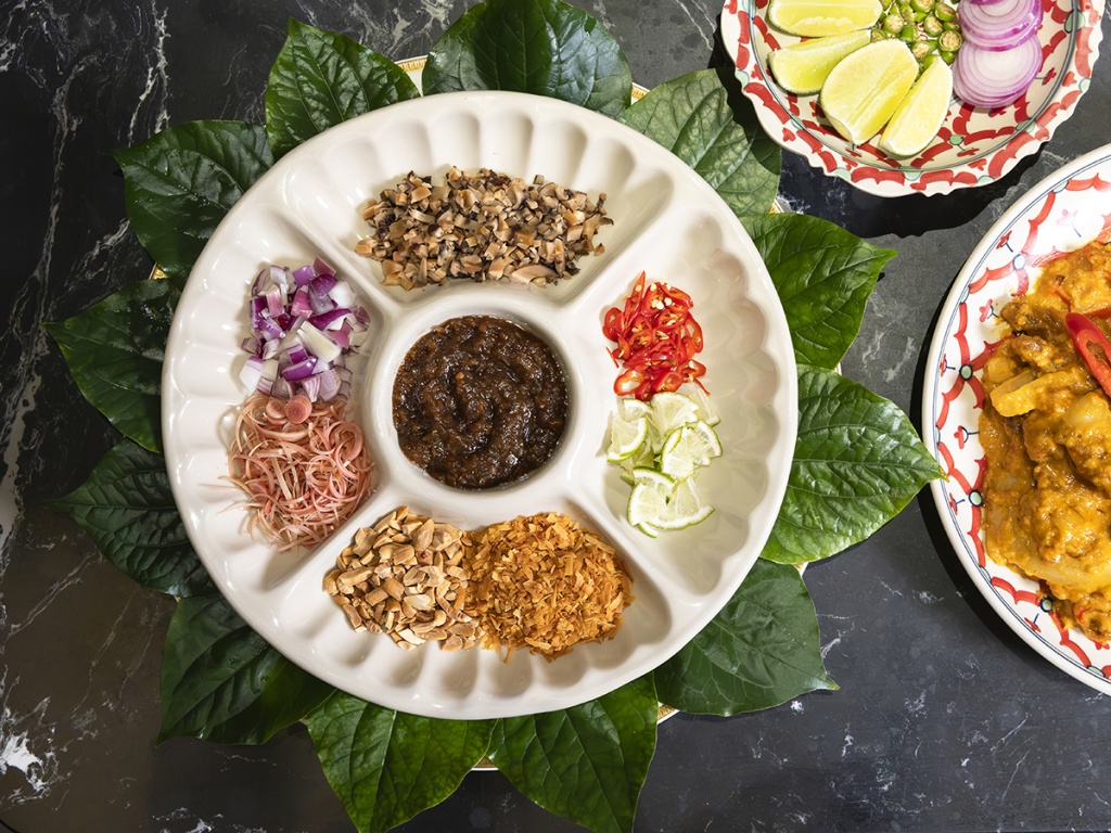 This DIY dish comes with betel leaves and ingredients such as shallots, mushrooms, lime, peanuts, dried shrimp, and ginger flower, with a sweet-savoury sauce. Photo: Koh Mui Fong/HungryGoWhere im qalb