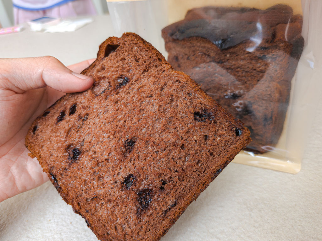 Soft, fluffy shokupan studded with dark chocolate bits. Photo: Gary Lim/HungryGoWhere cloudmills bakery claymore