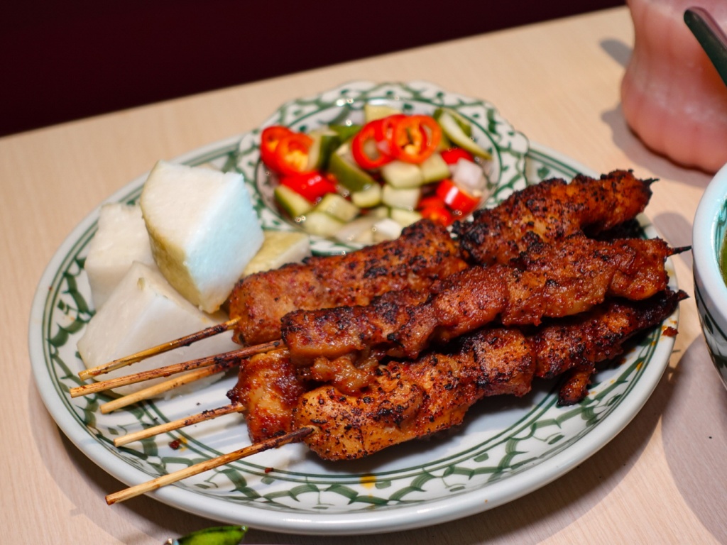 Gai golae or ayam perchik, depending on where you try the dish. Photo: Sarah Chua/HungryGoWhere im qalb