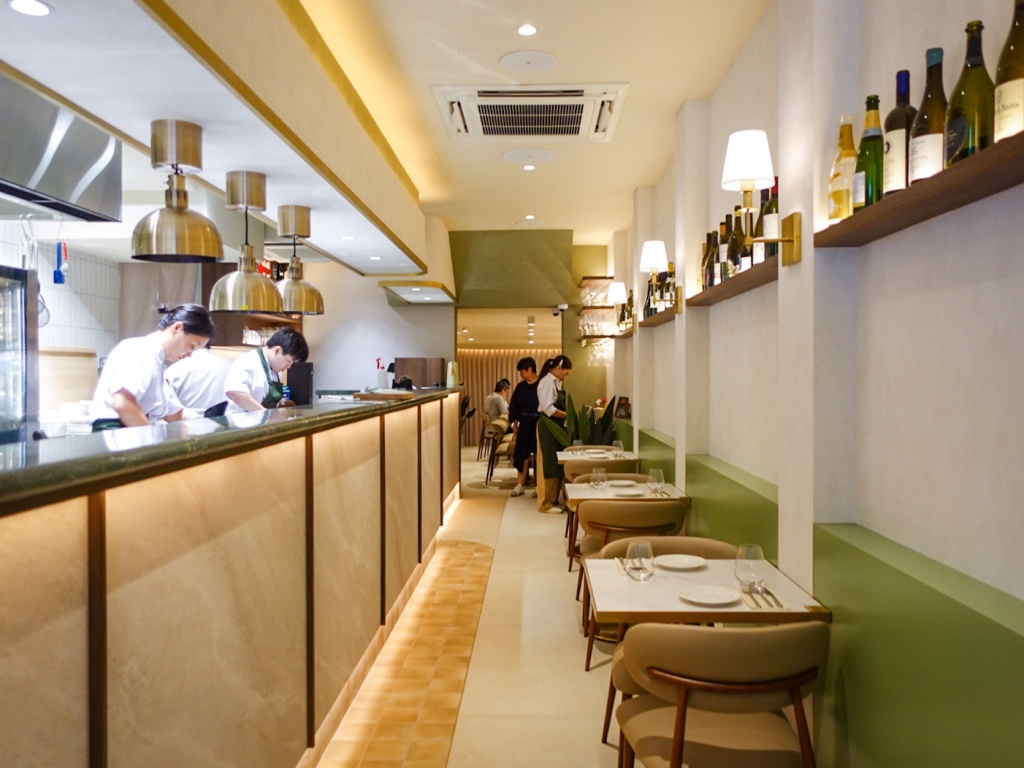 When you enter, you’re greeted with its open kitchen before you enter a more intimate dining space. Photo: Sarah Chua/HungryGoWhere Osteria Da Su Telok Ayer