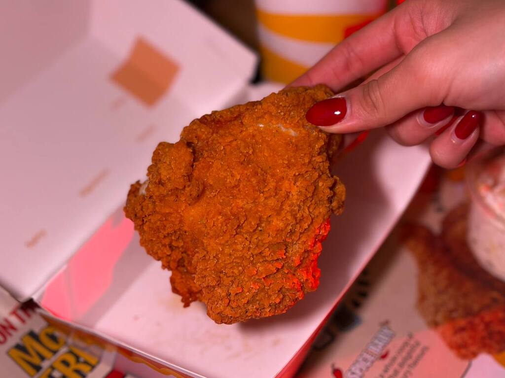 A closer look at the spicy fried chicken. Photo: Shannon Ong/HungryGoWhere McDonald’s Bite Club
