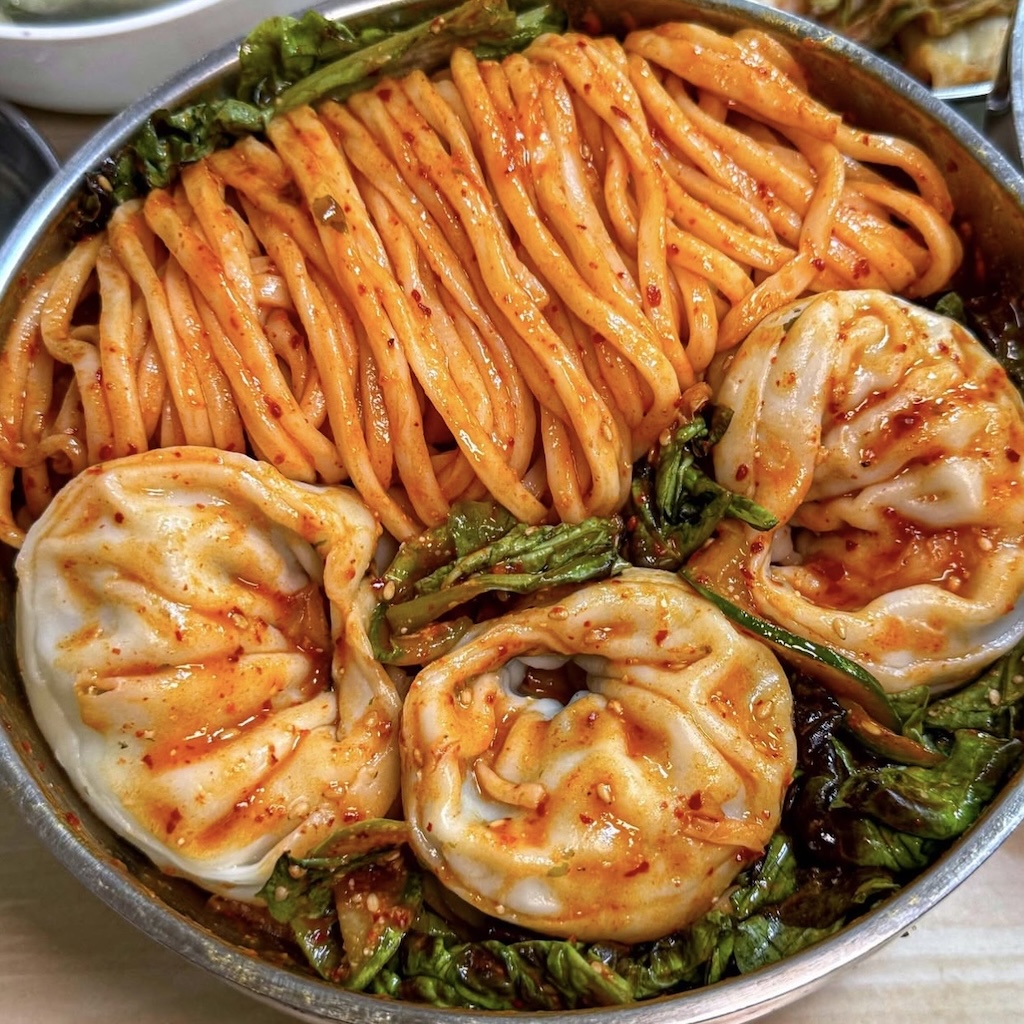 Songuksi. Photo: @matshullang/Instagram seoul kalguksu
