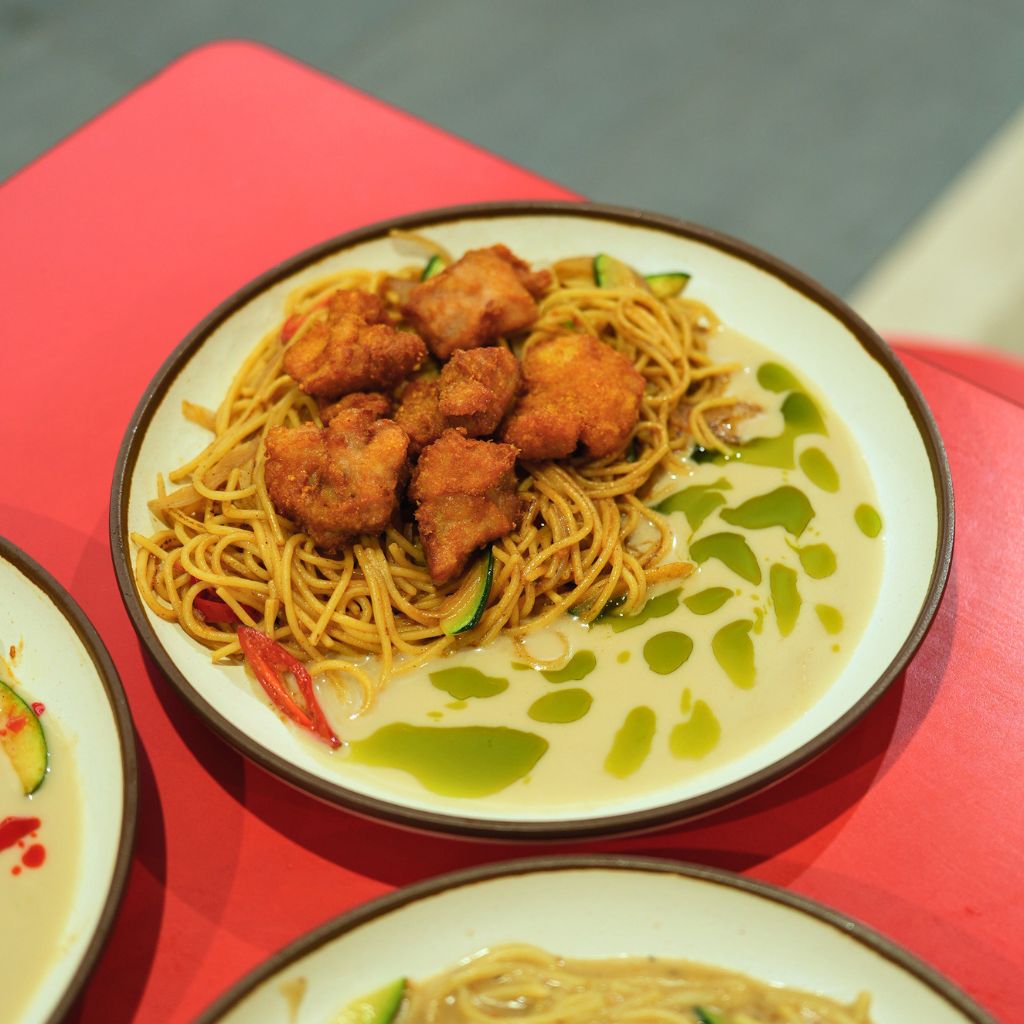 You surely can’t go wrong with curry and fried chicken. Photo: Shannon Yap/HungryGoWhere woksta abc brickworks