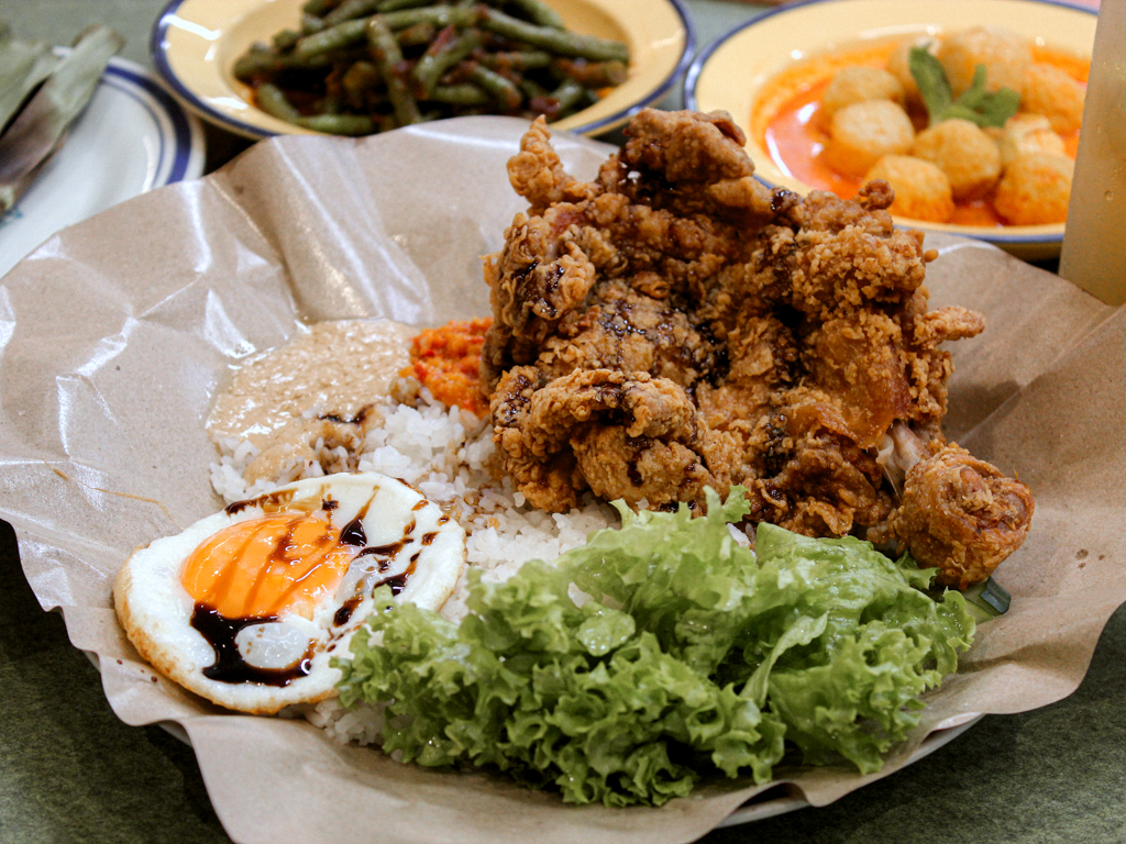 The nasi ayam gepuk comes with smashed chicken, rice, lettuce, egg, and sambal and cashew sauce. Photo courtesy of Hakim Rahman spicy hubby